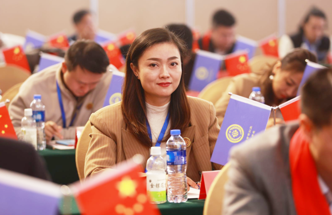 武汉市黄石商会青年委员会成立，我所丁金娜副主任当选副主席(图4)