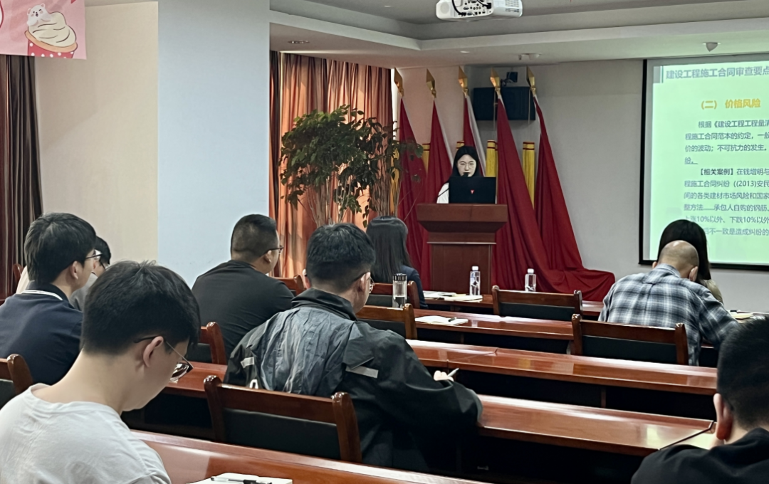 昨日，受顾问单位中建建工建设有限公司之邀，湖北楚德律师事务所为其精心准备并开展一次以《建筑房地产企业合规管理》为主题的法律知识专题培训讲座，精彩专业的讲座获得邀请单位的连连好评。    首先带来讲座分(图3)