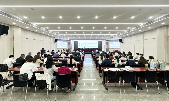 走进省公路事业发展中心,合同风险防范专题讲座成功举办(图1) 1-250F41G511539.png